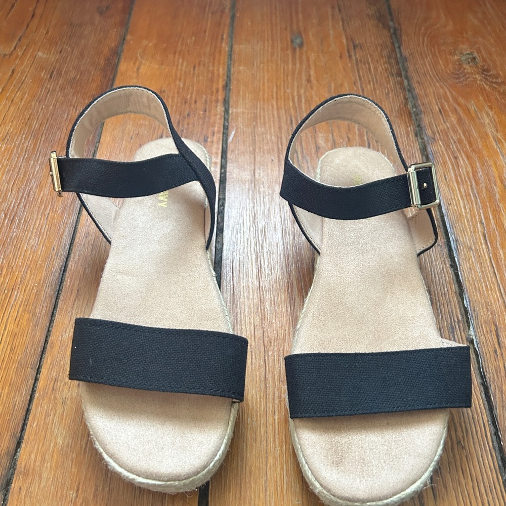 Women's Black Sandals BRAND NEW!